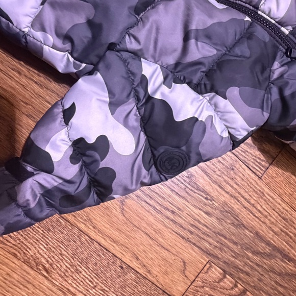Michael Kors winter snowsuit for baby in gray and white camouflage print 0-6Mths - Picture 5 of 7